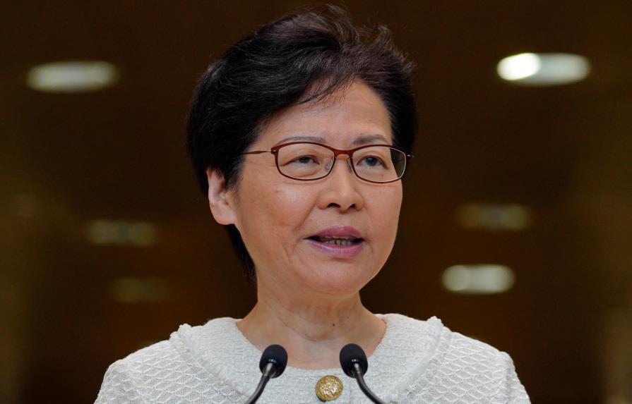 Líder de Hong Kong vuelve a ofrecer diálogo a manifestantes