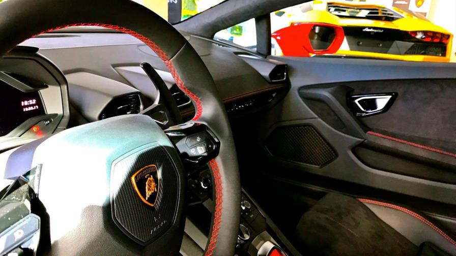 Vehículos de altos costos circulan en vías de República Dominicana