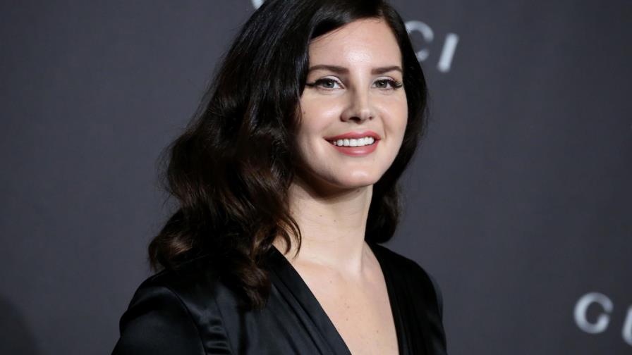 Cantante Lana del Rey se defiende de críticas por glamourizar abuso