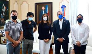 Abinader se reúne con productores de cine norteamericanos y ratifica apoyo al cine