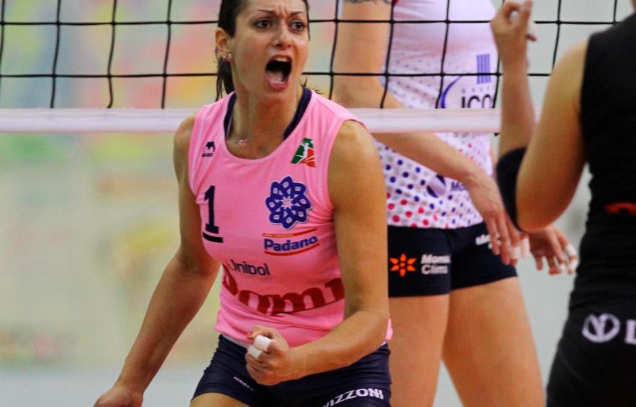 Un club de voleibol italiano demanda a una jugadora que se quedó embarazada