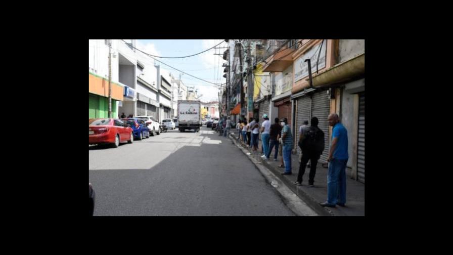 Salud Pública vuelve a llamar la atención sobre largas filas en bancos y supermercados