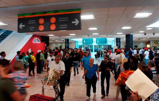 Gobierno dicta nuevas medidas en los aeropuertos por el COVID-19