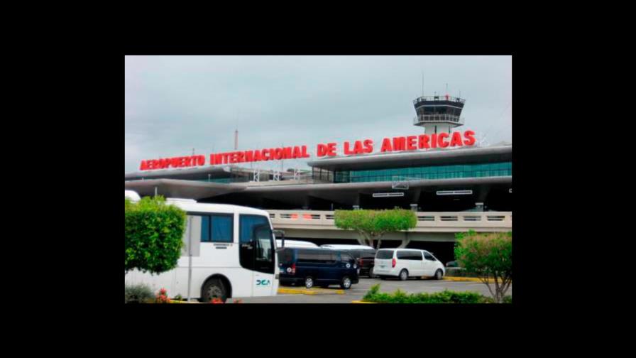 Inspeccionan avión en Las Américas por supuesta amenaza de bomba