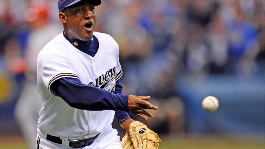 Salomón Torres dejó el béisbol para dedicarse a servirle a Dios