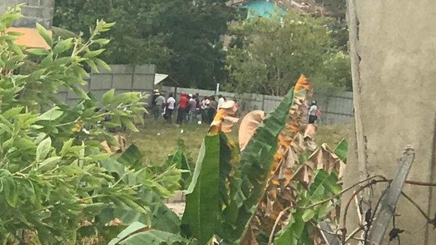 Denuncian invasión de áreas verdes del  residencial Las Palmeras en Los Guaricanos
