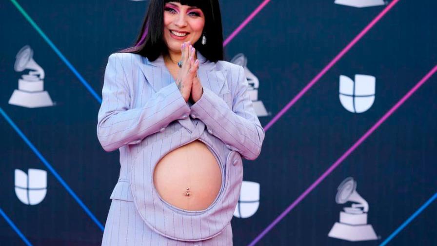 Tonos pasteles y mucho amor en la alfombra de los Premios Grammy Latinos