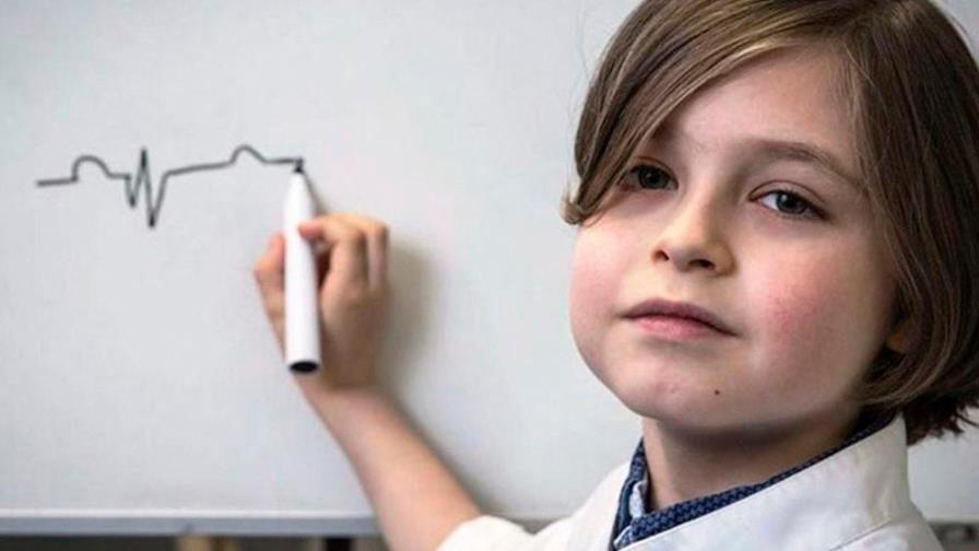 Niño de 9 años a punto de graduarse de Ingeniería Eléctrica