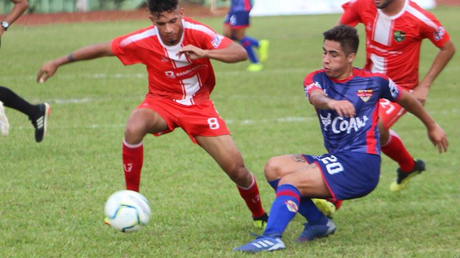 Jarabacoa y Delfines ganan de local en arranque del Clausura