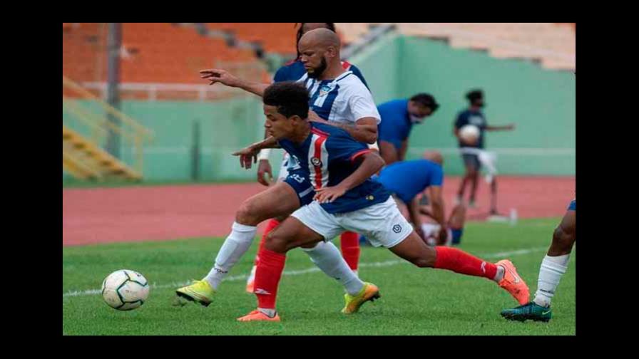 Delfines y O&M inician la inédita final de la Liga Dominicana de Fútbol