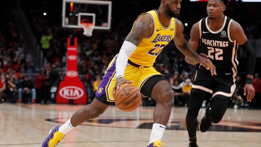 LeBron consigue 32 puntos; Lakers superan a Hawks LeBron consigue 32 puntos; Lakers superan a Hawks