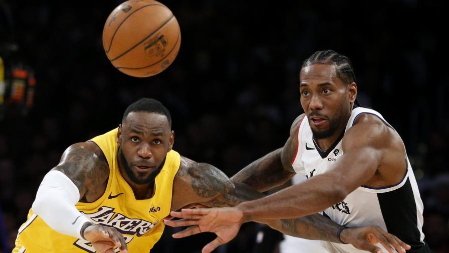 Kawhi Leonard retrasa viaje a Disney World por asunto familiar