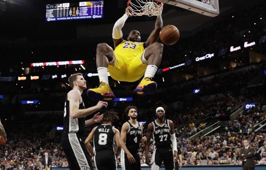 Así brilló LeBron James en  la victoria de Lakers sobre Spurs