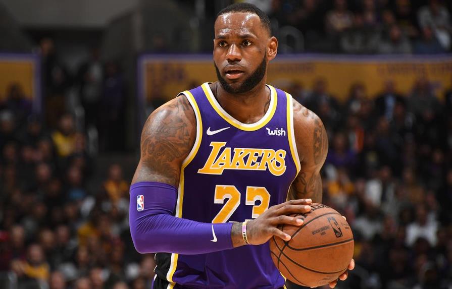LeBron James devuelve a los Lakers al liderato... en venta de camisetas