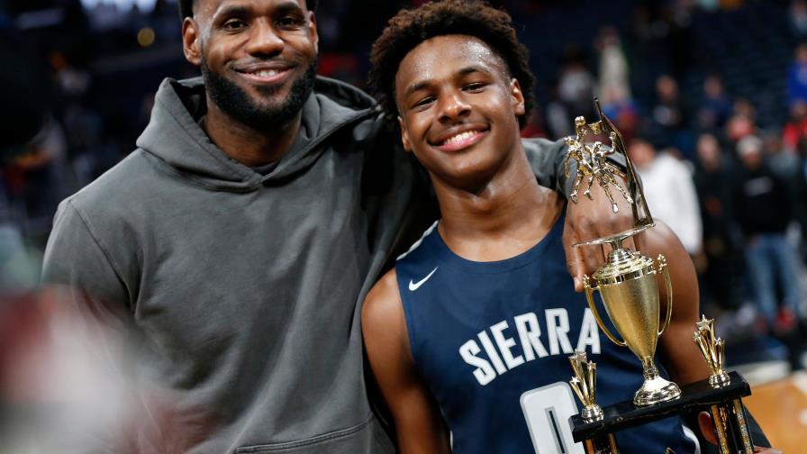 El día que LeBron vio a su hijo Bronny ser el héroe del partido contra su antigua escuela El día que LeBron vio a su hijo Bronny ser el héroe del partido contra su antigua escuela