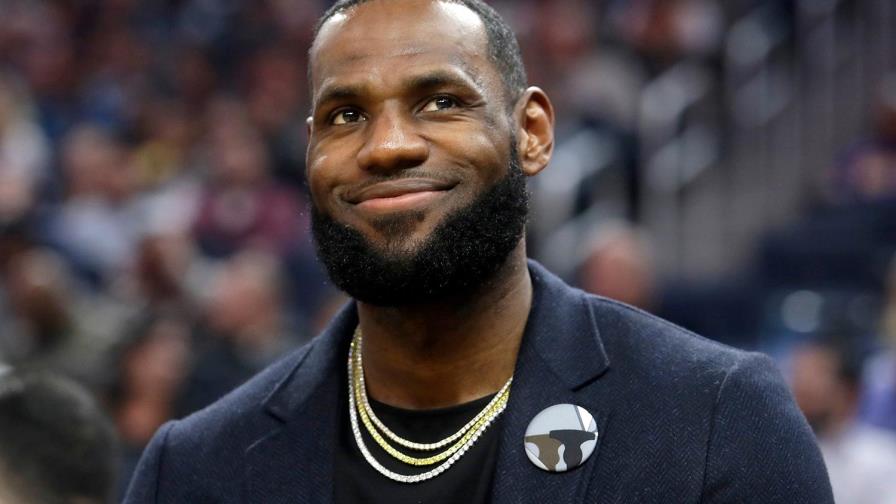 LeBron cree él hubiese hecho mejor a Jordan
