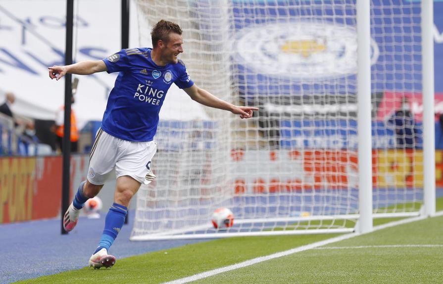 Jamie Vardy llega al centenar de goles y el Leicester se consolida en Champions