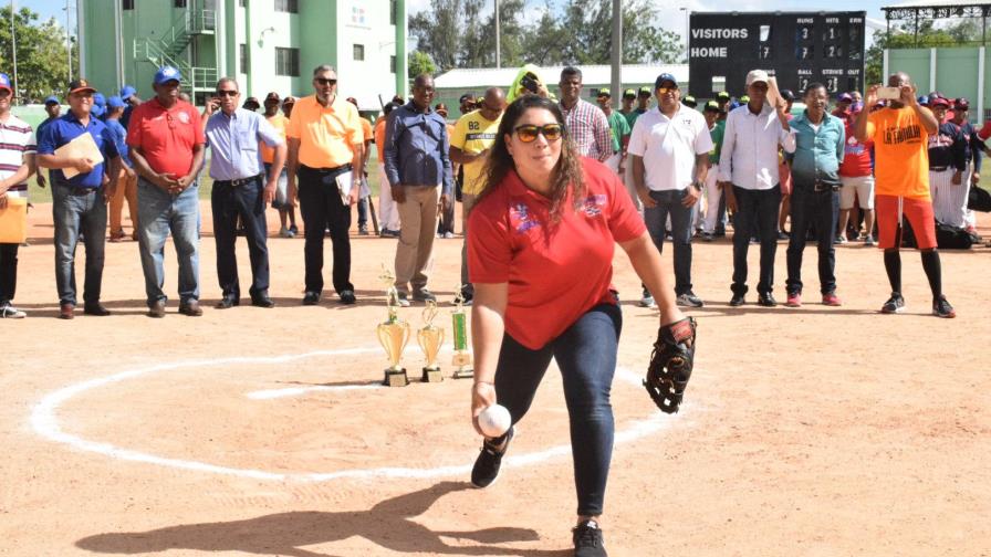 Hato Mayor, Moca, La Vega y Santiago avanzan en Nacional Softbol Máster
