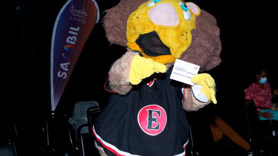 Escogido se une a campaña #VacunateRD