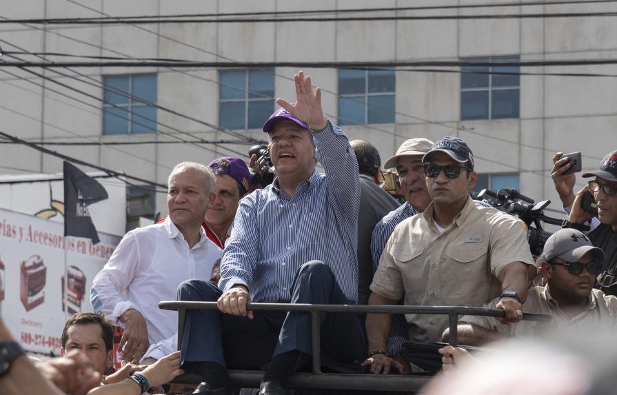 Leonel Fernández muestra fuerza contra reforma; dice no puede apoyar a Danilo Medina
Leonel Fernández muestra fuerza contra reforma; dice no puede apoyar a Medina