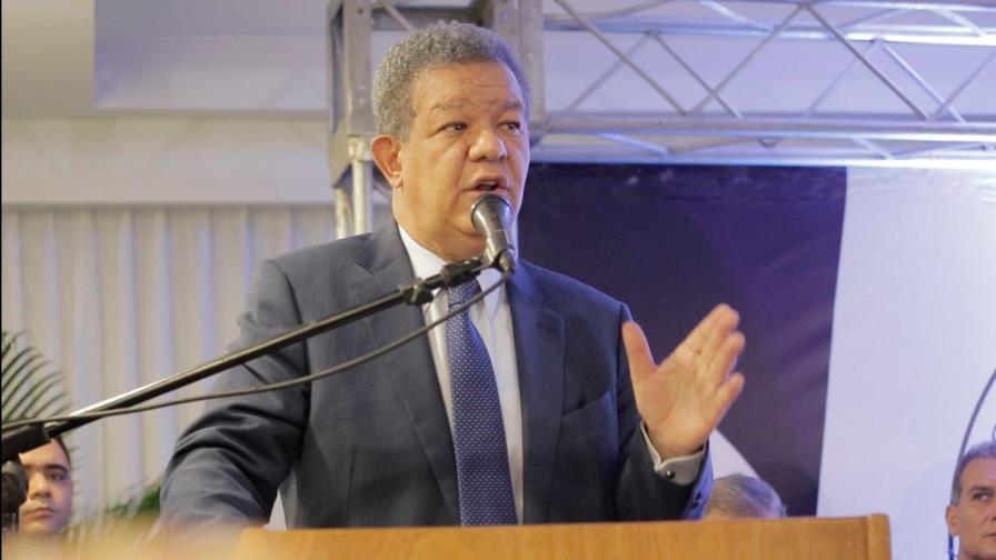 Leonel Fernández presentará su más reciente libro “En defensa de la Constitución” Leonel Fernández presentará su más reciente libro “En defensa de la Constitución”