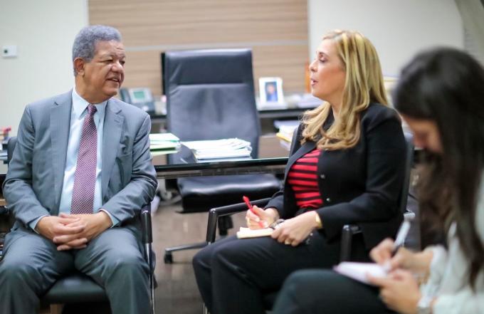 Leonel y Sergia Elena, en trabajo para ganar elecciones