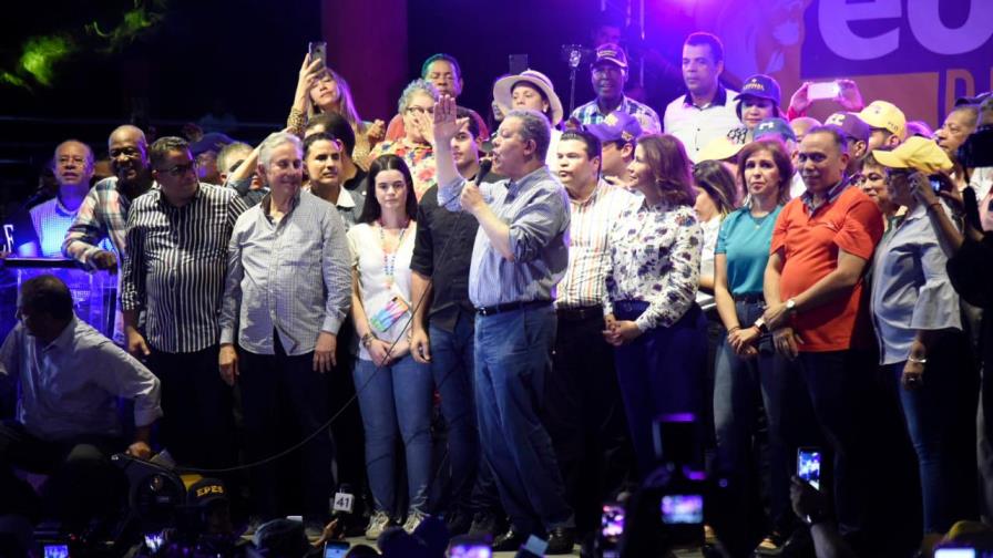 Leonel Fernández moviliza la capital y logra cierre multitudinario en Cristo Rey 