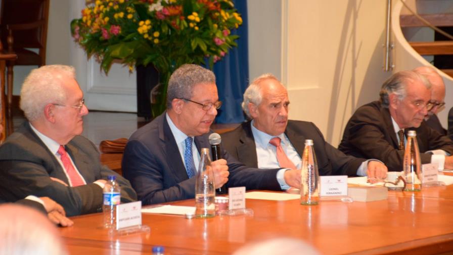 Leonel asegura en Colombia que el metro ha transformado a los dominicanos