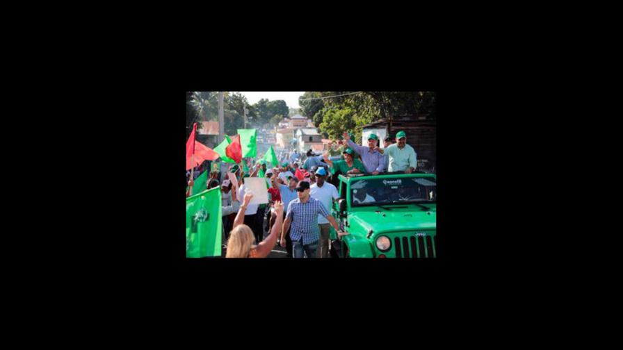 Leonel recorre Línea Noroeste; inaugura primer local de la Fuerza del Pueblo