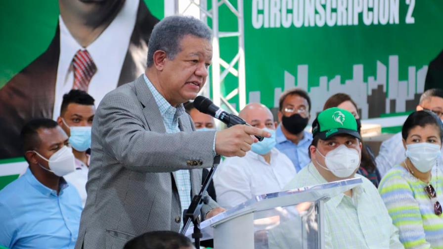 Leonel culmina visita a Santiago con juramentaciones de expeledeístas