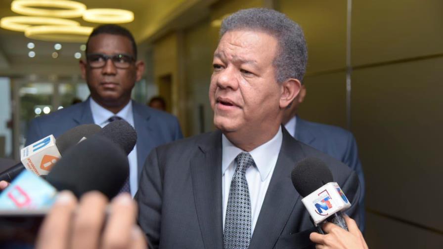 Leonel felicita a Joe Biden y también lo hace en inglés