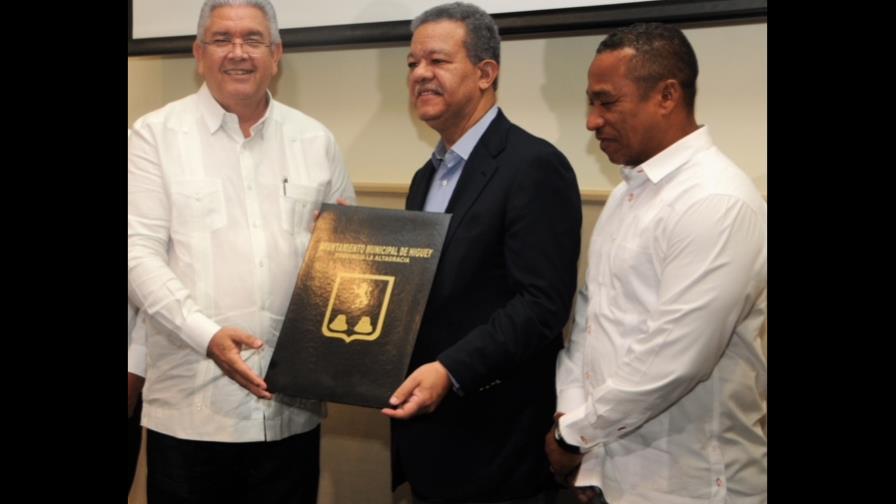 Leonel Fernández promete proyectos turísticos en Punta Cana