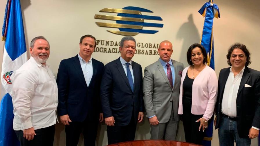 Leonel se reúne con empresarios estadounidenses y hablan de inversiones