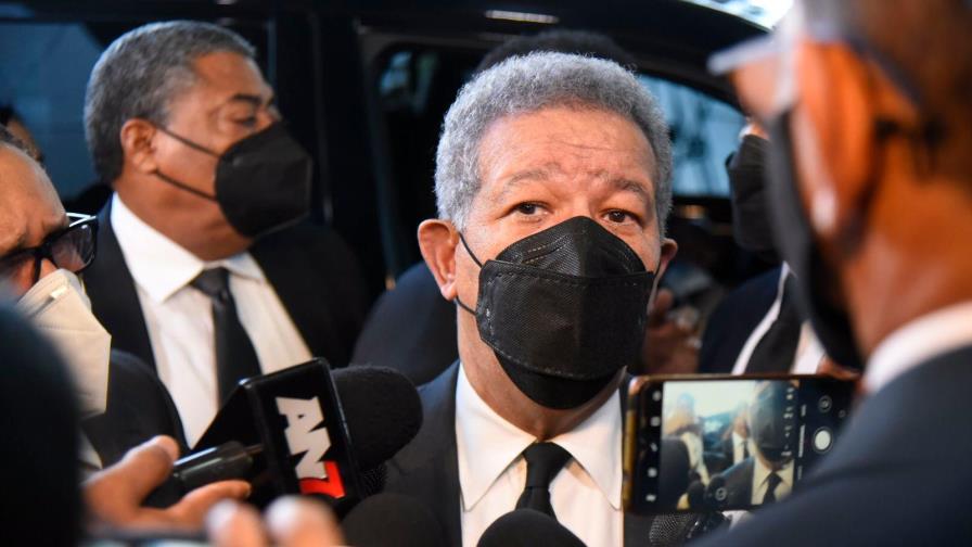 Leonel Fernández acude a funeral de Johnny Ventura y destaca su legado histórico