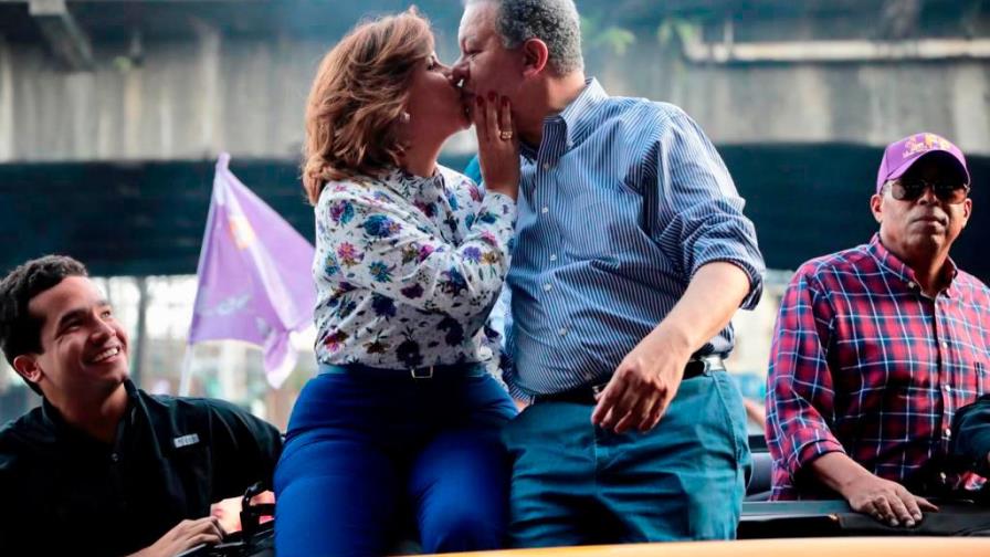 Margarita Cedeño en una encrucijada: ¿sigue a Leonel o a Danilo? Margarita Cedeño en una encrucijada: ¿sigue a Leonel o a Danilo?