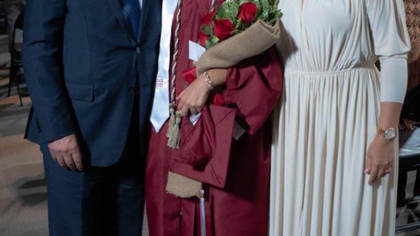 Leonel y Margarita, juntos en graduación de hija