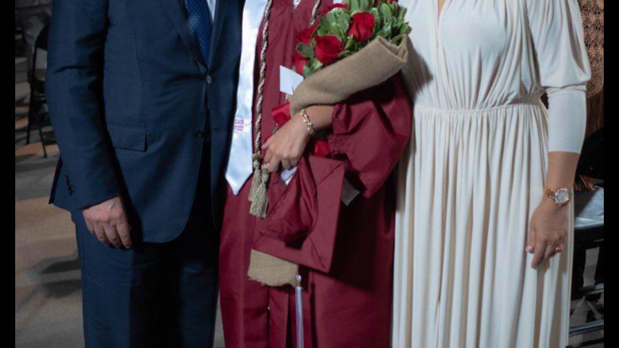 Leonel y Margarita, juntos en graduación de hija