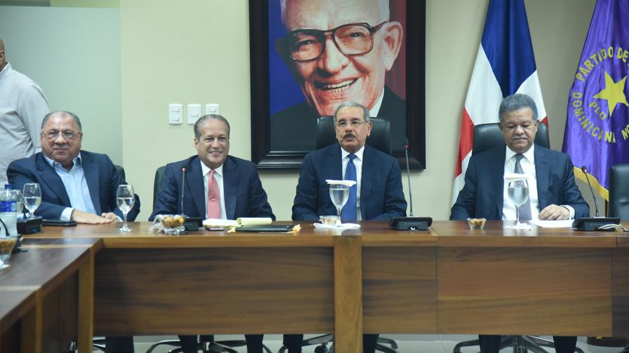 Leonel y la encrucijada ante la Opción Morada