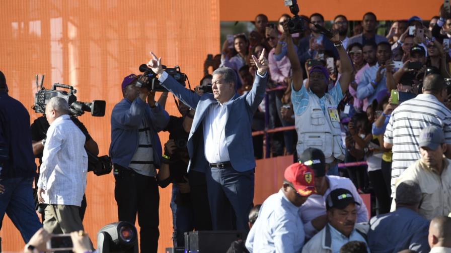 Leonel: “Estos dos millones de firmas son para defender la Constitución”