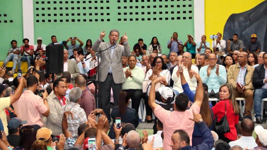 Leonel pide autoridades judiciales investiguen contratos otorgados grado a grado en Obras Públicas