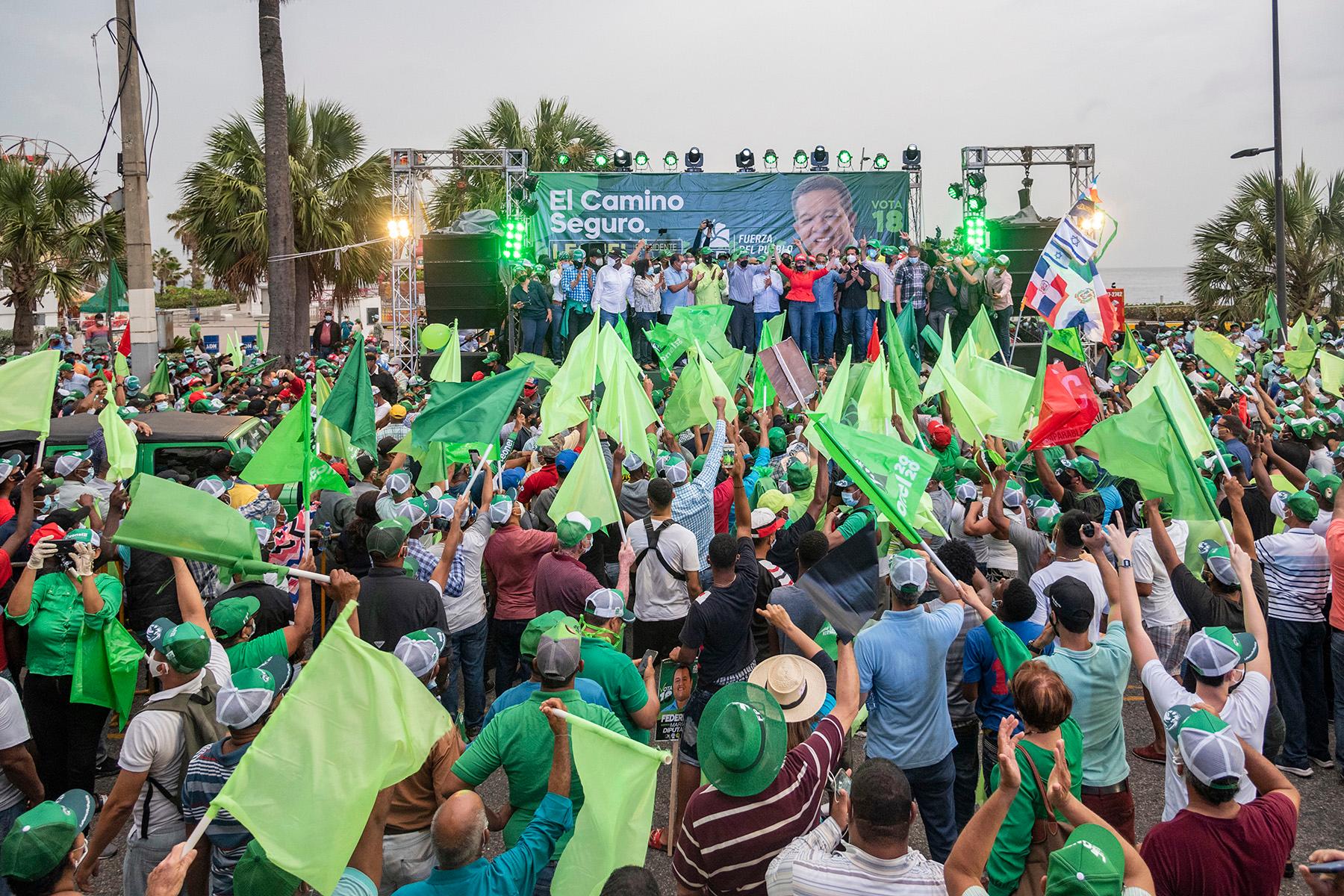 Leonel Fernández cierra la campaña con gran respaldo popular Leonel  concluye la campaña con gran respaldo popular - Diario Libre