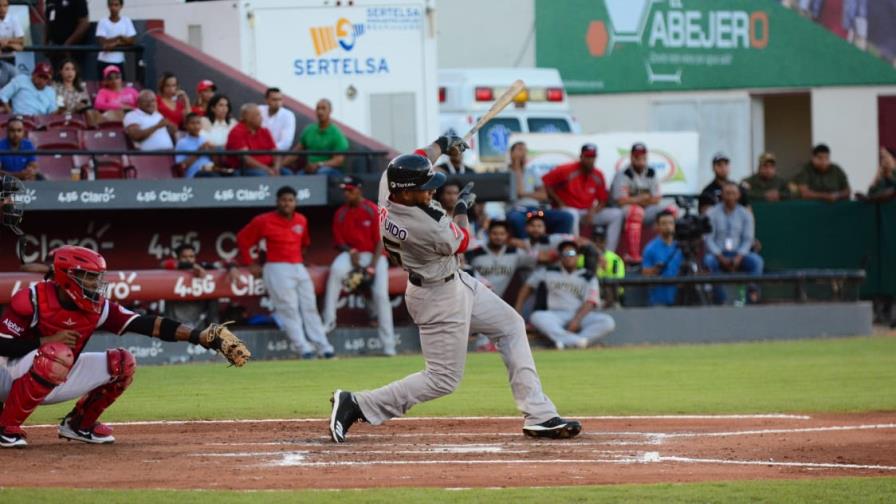 Los Leones vencen a los Gigantes y se produce un triple empate en la cima del torneo