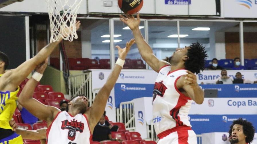 Leones dominan a Metros en la apertura  de la Liga Nacional de Baloncesto
