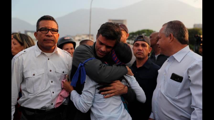 Opositor López sale de embajada española, parte de Venezuela Opositor López sale de embajada española, parte de Venezuela