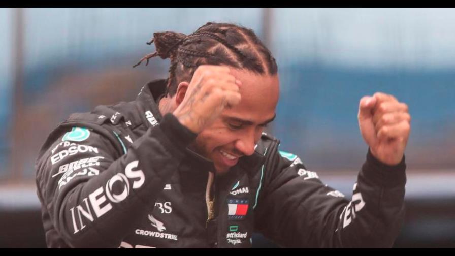 Hamilton renueva un año con Mercedes