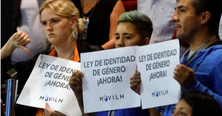 Chilenos transexuales ya pueden adecuar su identidad en sus documentos