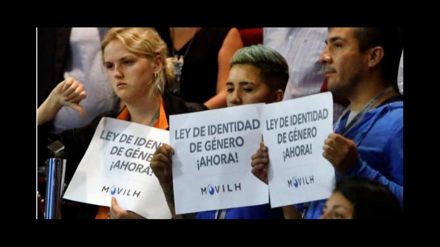Chilenos transexuales ya pueden adecuar su identidad en sus documentos