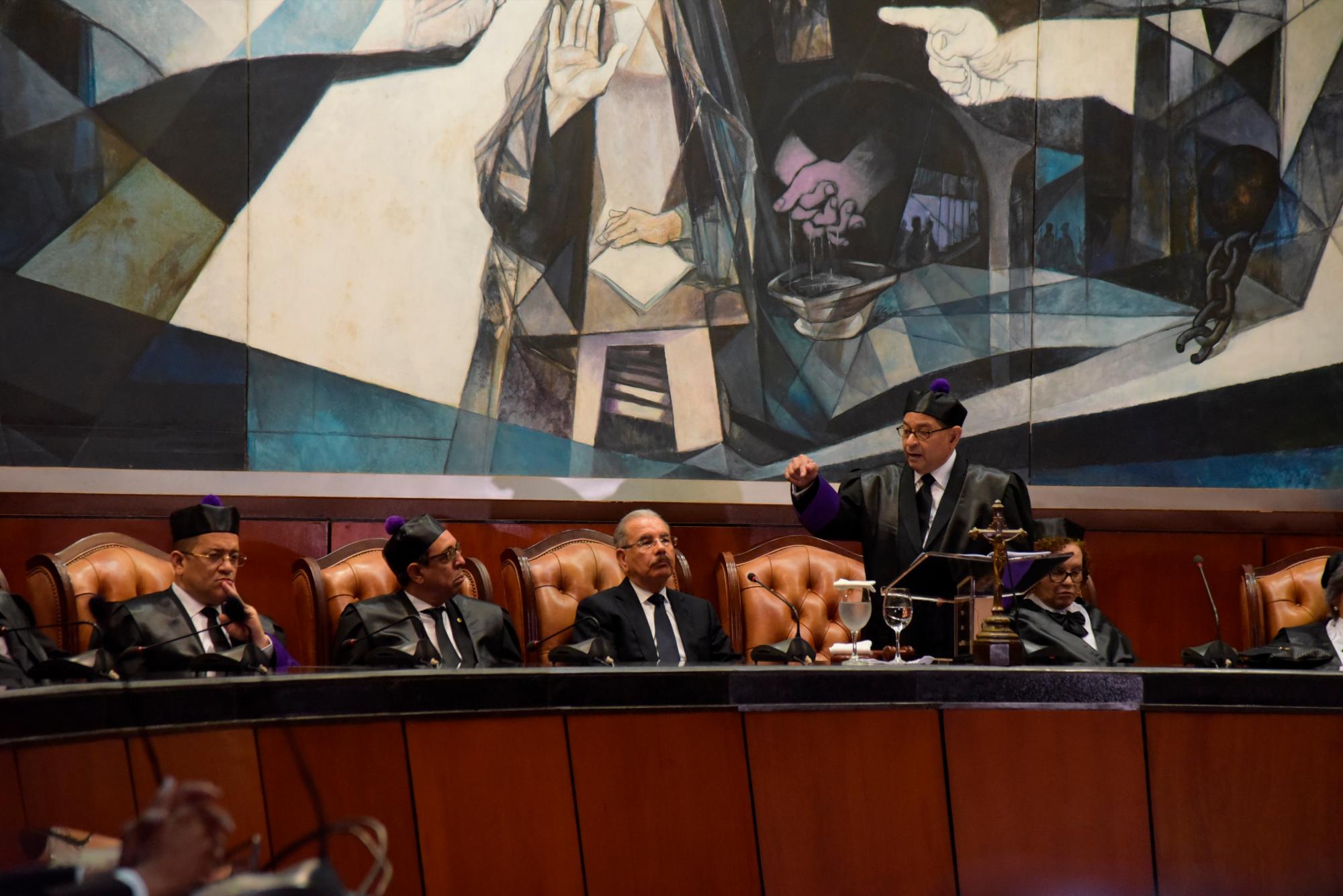 El presidente de la Suprema Corte de Justicia presenta sus memorias en presencia del presidente Danilo Medina.