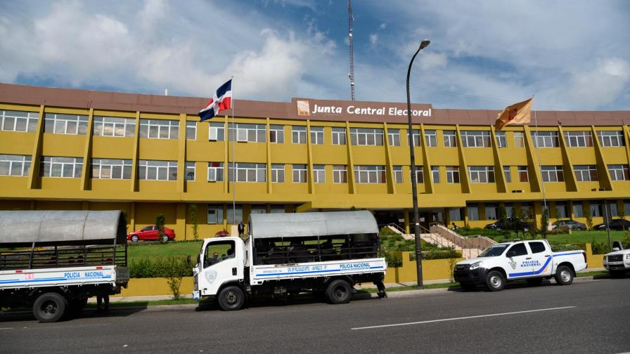 La JCE anuncia fecha límite para publicar encuestas y campaña por primarias La JCE anuncia fecha límite para publicar encuestas y campaña por primarias