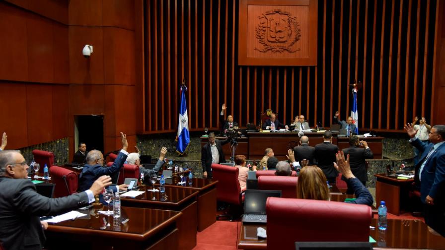 Senadores y diputados dicen que no quieren seguir arrastrándose